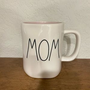 “Mom” mug